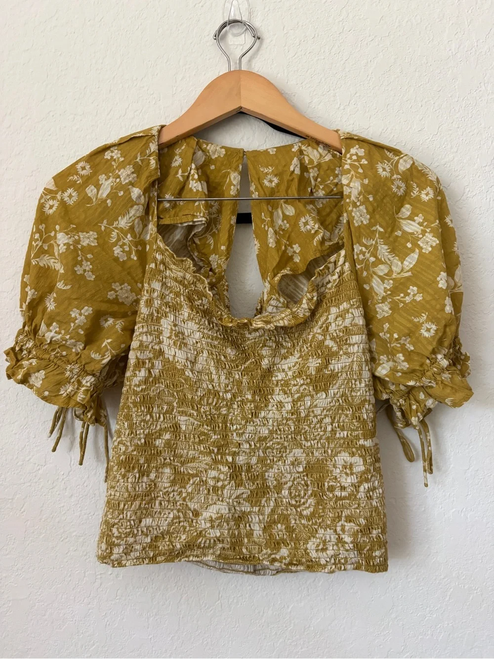ANTHROPOLOGIE Smocked Square-Neck Puff Sleeve Top in Mustard Floral Small
